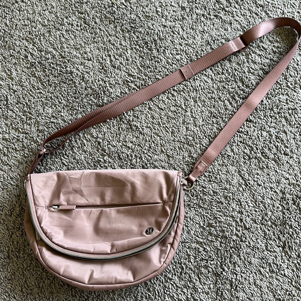 Lululemon All Night Festival Bag 5L in Twilight Rose